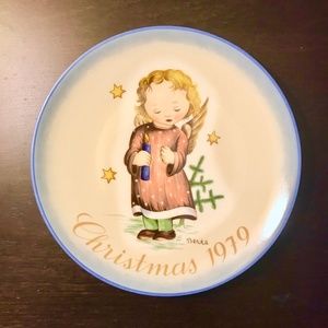 1979 Christmas Hummel Plate